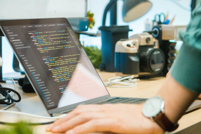 Arena AI testar 320 modelos de inteligência artificial gratuitamente 2026
