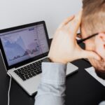 profissional que conseguiu dominar inteligência artificial aplicando raciocínio estratégico no trabalho